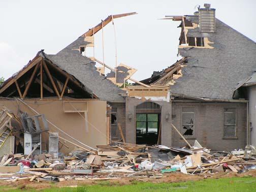Tornado Distroys sisters house 05.2.08.jpeg